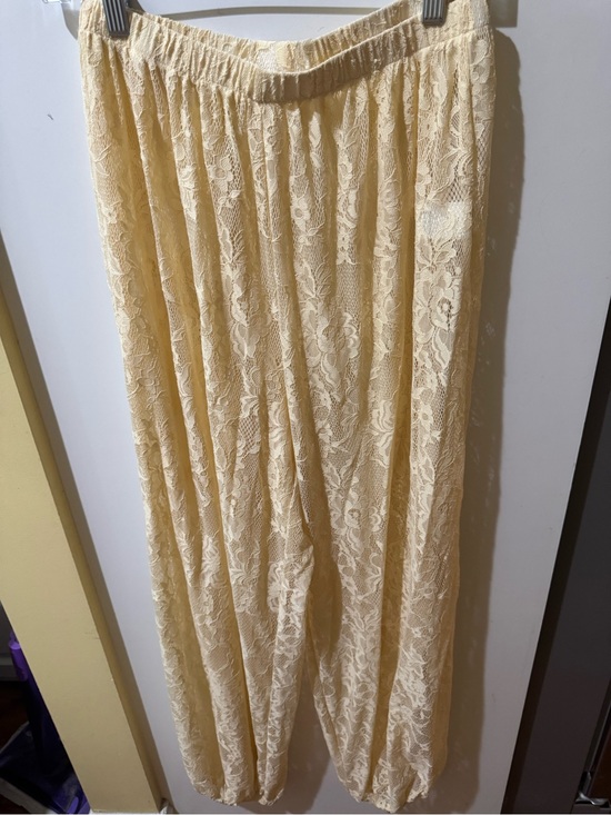 Pants - Women's Lace Elastic-Waist Bloomers in Cream